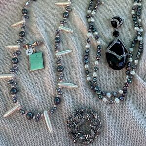 Elegant Black and Silver Pearl Necklace Set